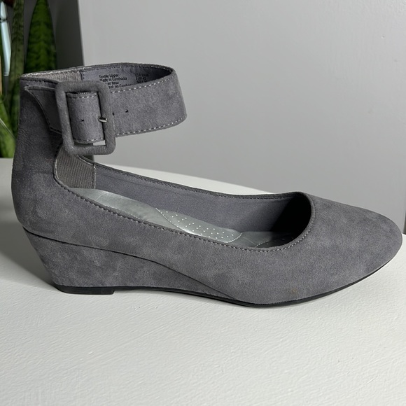 Dexflex Comfort Gray Suede Casual/Work Shoe - Picture 5 of 8